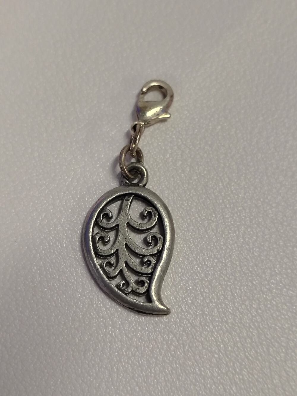 Clip on Leaf Dangle Charm Silver Tone Lobster Clasp for Bracelet, Necklace etc.